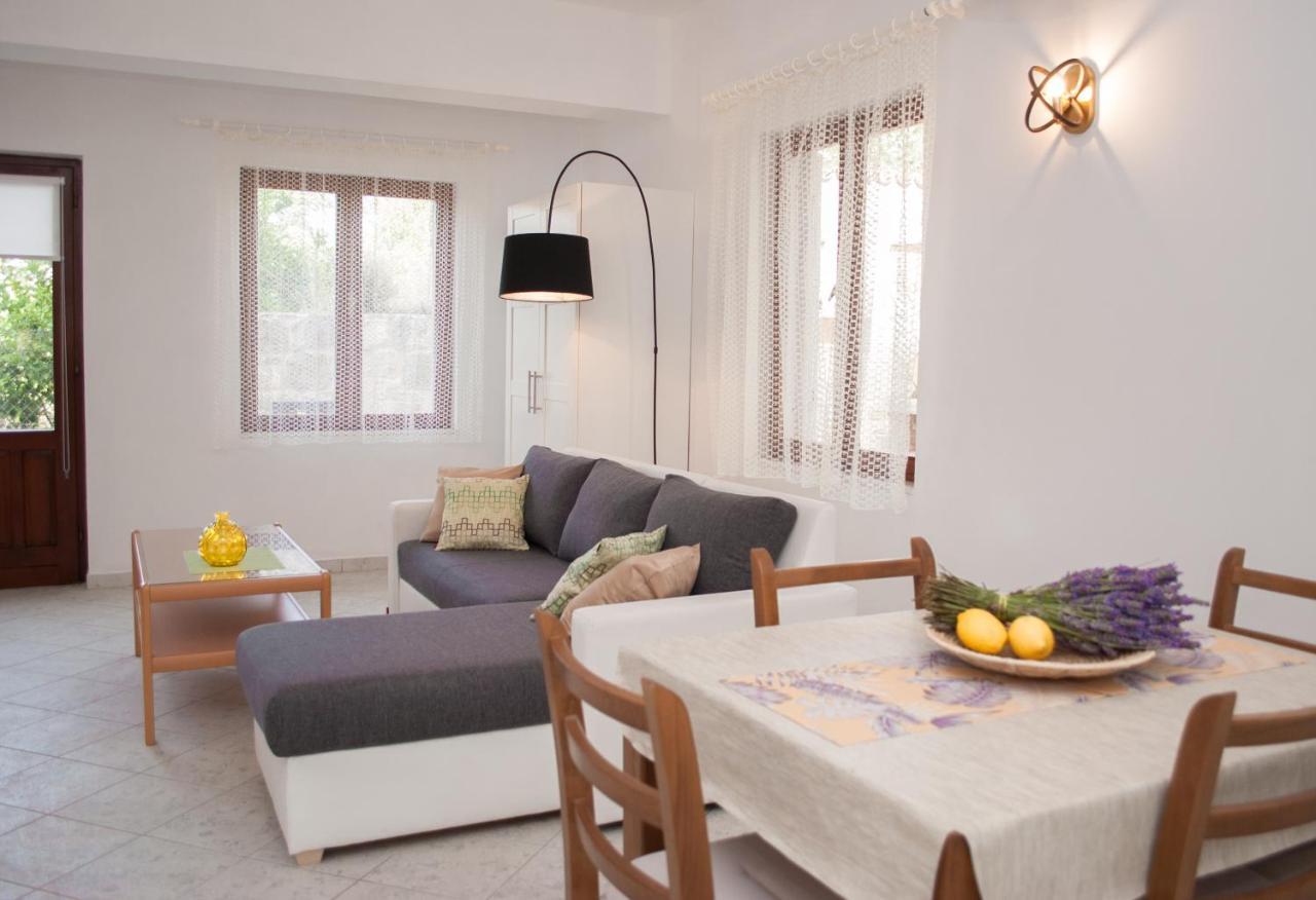 Apartments Dilk Vis Bagian luar foto